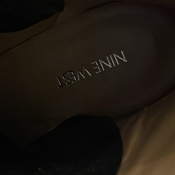 SIZE 10.5 NINE WEST SIDE BUCKLE FAUX SUEDE SHOES. TAN/LIGHT BROWN - Picture 5 of 5